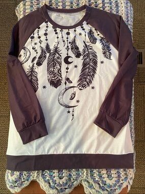 Women's White & Purple Feather Graphic Raglan Sweatshirt